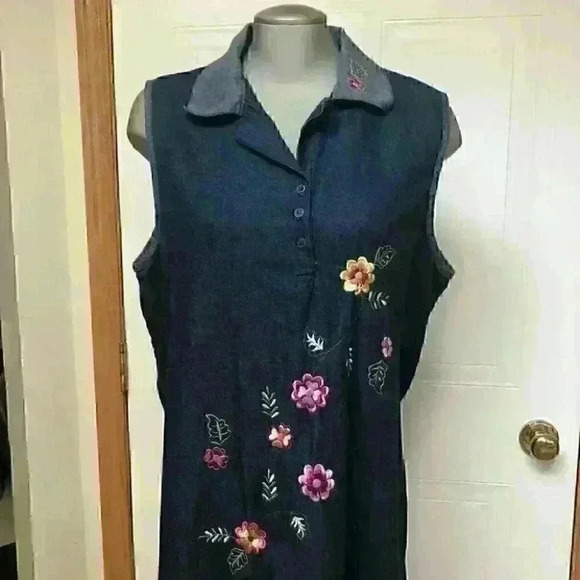 Chambray  Dress Embroidered Sleeveless - Picture 4 of 7